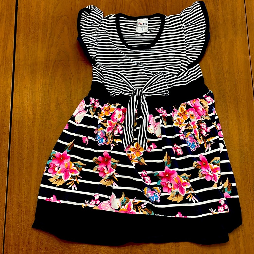 Girls blue flower pattern dress in size 8